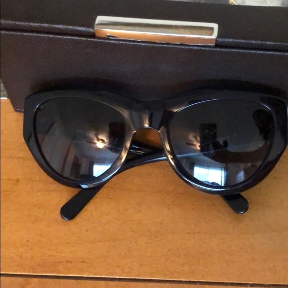 Authentic Tory Burch sunglasses main image 4